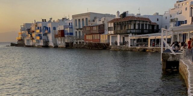 Guardian: “Κράτος εν κράτει η Μύκονος” – Άρθρο κόλαφος για τον ξυλοδαρμό του αρχαιολόγου και τις παρατυπίες στο νησί