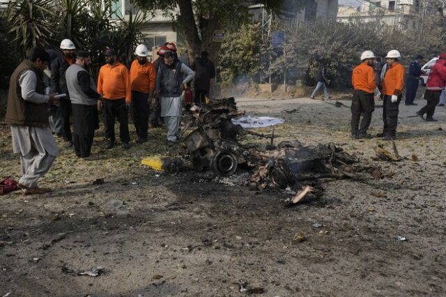 Πακιστάν: Τουλάχιστον εννέα αστυνομικοί νεκροί σε επίθεση αυτοκτονίας
