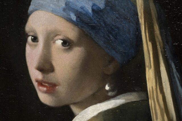 Το “Κορίτσι με το Μαργαριταρένιο Σκουλαρίκι” του Vermeer σερβίρει αναψυκτικό και κλείνει πονηρά το μάτι