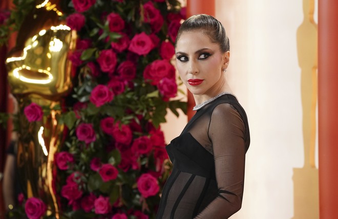 Η Lady Gaga είναι η Harley Quinn και το εννοεί – Οι φωτογραφίες από τα γυρίσματα του “Joker: Folie à Deux”