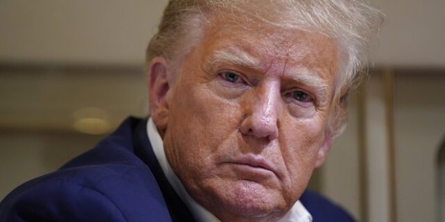 Τραμπ: Χωρίς χειροπέδες θα προσέλθει στις Αρχές