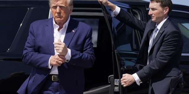 Σε αχαρτογράφητα νερά οι ΗΠΑ μετά την ποινική δίωξη στον Τραμπ – Η διαδικασία, οι χειροπέδες και οι 30 κατηγορίες