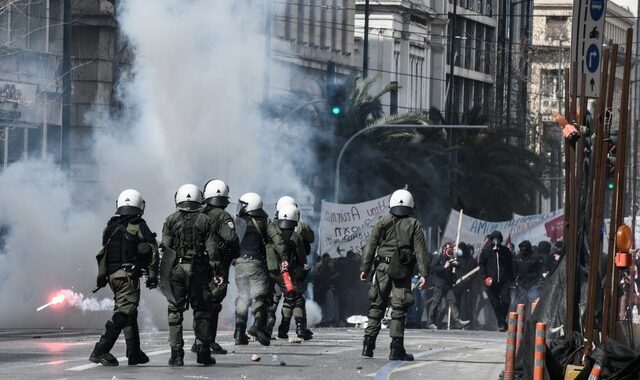 Παραδοχή Θεοδωρικάκου για την αστυνομική βαρβαρότητα στο Σύνταγμα – Εντολή για έρευνα στην ΕΛΑΣ