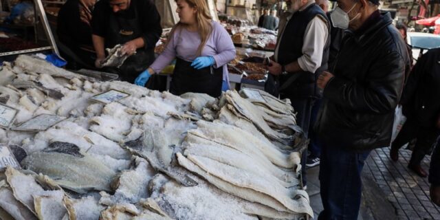 25η Μαρτίου: Προσοχή στην αγορά μπακαλιάρου – Πώς θα τον αγοράσετε σωστά, άνοδος στις τιμές