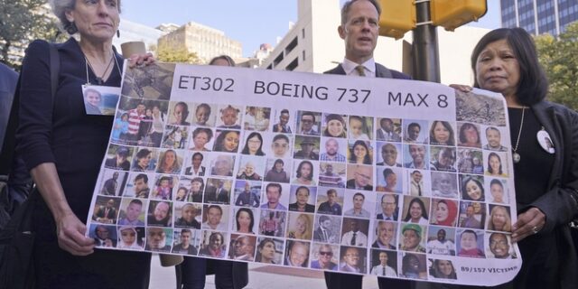 Boeing 737 MAX: Οικογένειες των θυμάτων καταγγέλλουν “ατιμωρησία”, 4 χρόνια μετά την τραγωδία