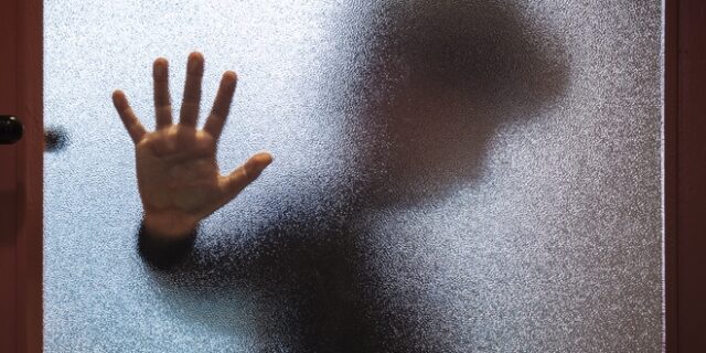 Φρίκη στην Κρήτη: Κακοποιούσαν σεξουαλικά και εξέδιδαν επί 3 χρόνια ανήλικο αγόρι