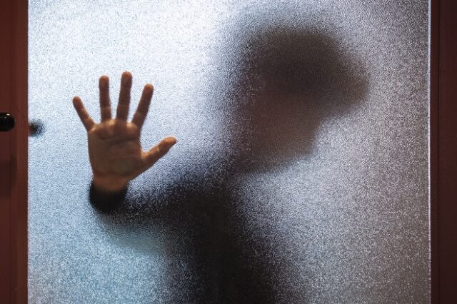 Φρίκη στην Κρήτη: Κακοποιούσαν σεξουαλικά και εξέδιδαν επί 3 χρόνια ανήλικο αγόρι