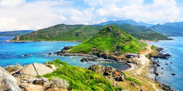 Γαλλία: Οργή λαού στην Κορσική μετά την απαγόρευση της κορσικανικής γλώσσας