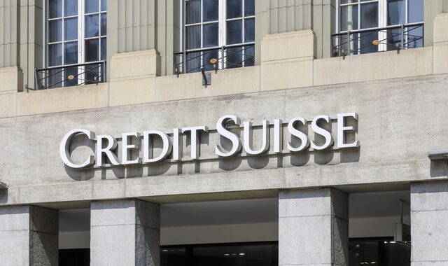 Credit Suisse: Κανονικά θα δώσει μπόνους και αυξήσεις που έχει υποσχεθεί στα στελέχη της