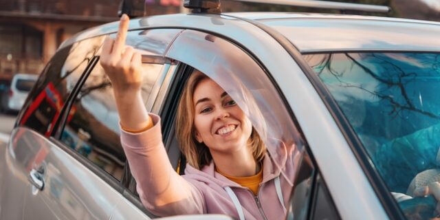 Καναδάς: Το μεσαίο δάχτυλο δεν είναι έγκλημα, είναι δικαίωμα