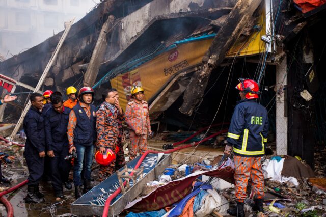 Μπανγκλαντές: Έκρηξη σε εμπορικό κτίριο στη Ντάκα – Τουλάχιστον 15 νεκροί, δεκάδες τραυματίες