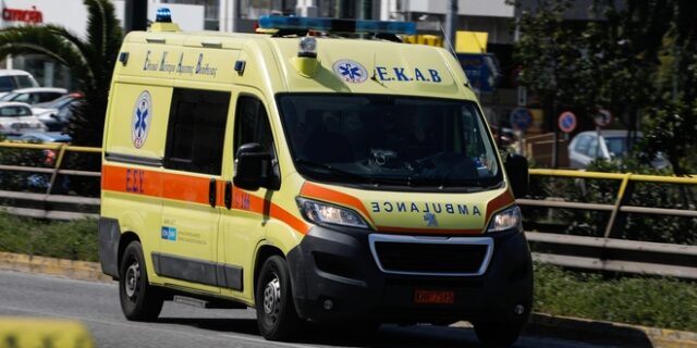 Νέα Σμύρνη: 17χρονος σε αμόκ τραυμάτισε τη μητέρα του στη μέση του δρόμου