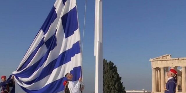 25η Μαρτίου: Η έπαρση της ελληνικής σημαίας στην Ακρόπολη