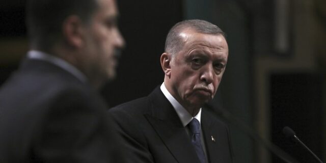 Ερντογάν: Έριξε τσιμέντο σε ανύπαρκτο νοσοκομείο – Έντονες αντιδράσεις στα social media