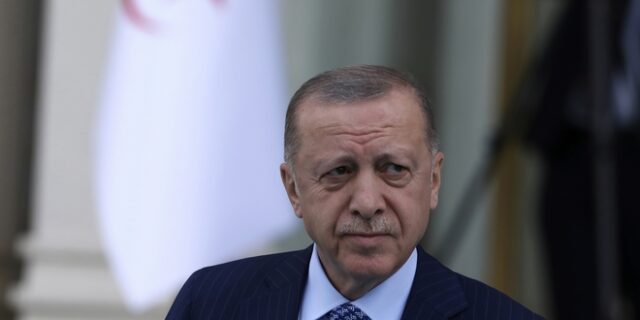 Ερντογάν για αντιπολίτευση: “Έκατσαν, συνομίλησαν και διαλύθηκαν”