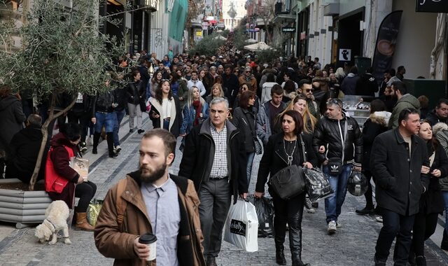 “Γκάζι” στην ακρίβεια, “φρένο” στις παροχές