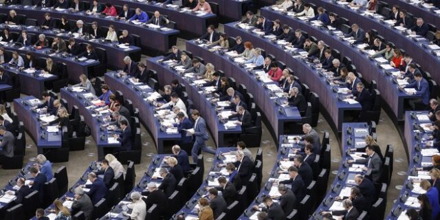 Ευρωκοινοβούλιο: “Ηχηρό όχι” στην κατασκευή νέων φραχτών