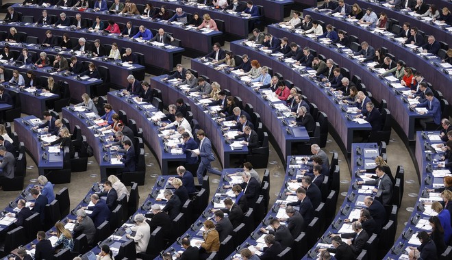 Ευρωκοινοβούλιο: “Ηχηρό όχι” στην κατασκευή νέων φραχτών