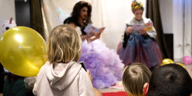 Είδαμε τις Drag Queens που διαβάζουν παραμύθια
