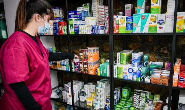 SOS από τον ΦΣΑ: “Εξακολουθούν οι ελλείψεις φαρμάκων – Οι κάδοι αποκομιδής έχουν υπερχειλίσει”
