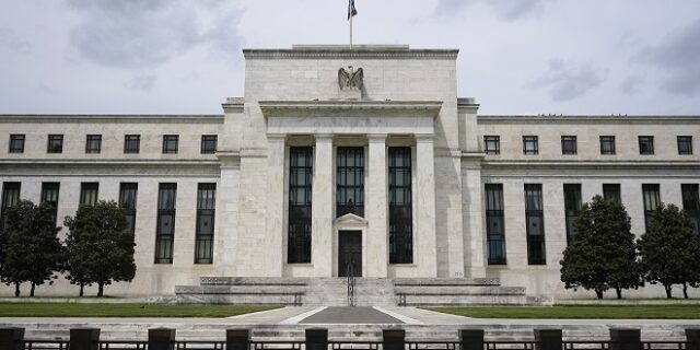 Η Fed αύξησε για δέκατη φορά τα επιτόκια κατά 25 μονάδες