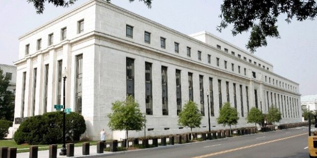Fed: Από την Κυριακή έχει δανείσει σχεδόν 12 δισ. δολάρια σε αμερικανικές τράπεζες