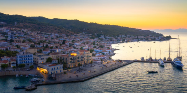 Οσα αξίζει να δεις και να κάνεις στις Σπέτσες