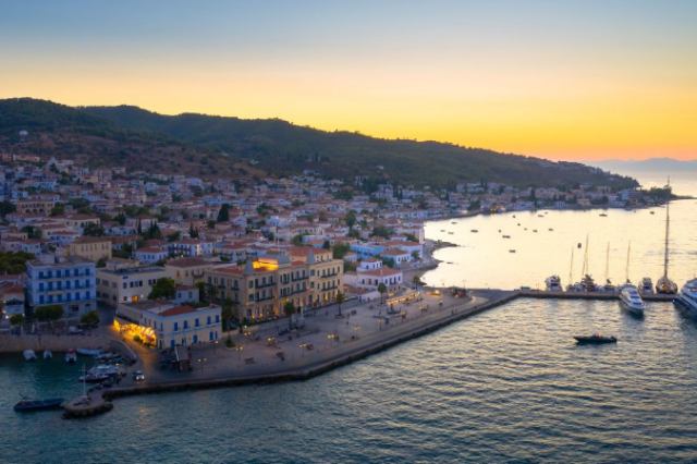 Οσα αξίζει να δεις και να κάνεις στις Σπέτσες