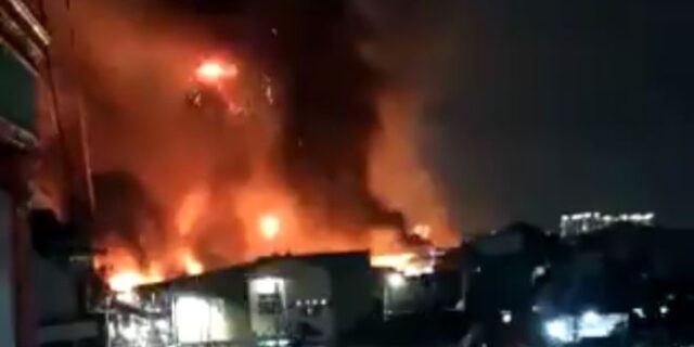 Ινδονησία: Τουλάχιστον 16 νεκροί από φωτιά σε σταθμό αποθήκευσης καυσίμων