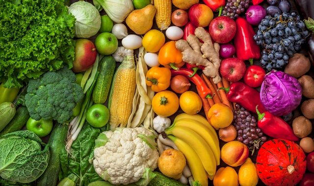 Αυτά είναι τα 12 φρούτα και λαχανικά με τη μεγαλύτερη περιεκτικότητα σε φυτοφάρμακα