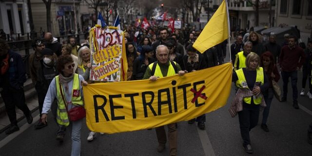 “Βράζει” η Γαλλία για το συνταξιοδοτικό: Απαγόρευση διαδηλώσεων και επεισόδια