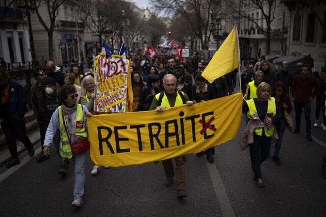 “Βράζει” η Γαλλία για το συνταξιοδοτικό: Απαγόρευση διαδηλώσεων και επεισόδια