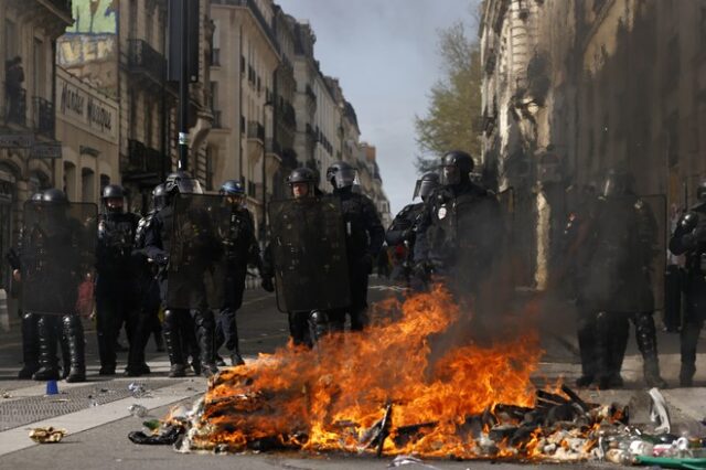 Γαλλία: Νέα επεισόδια και φωτιές – Καζάνι που βράζει η κοινωνία