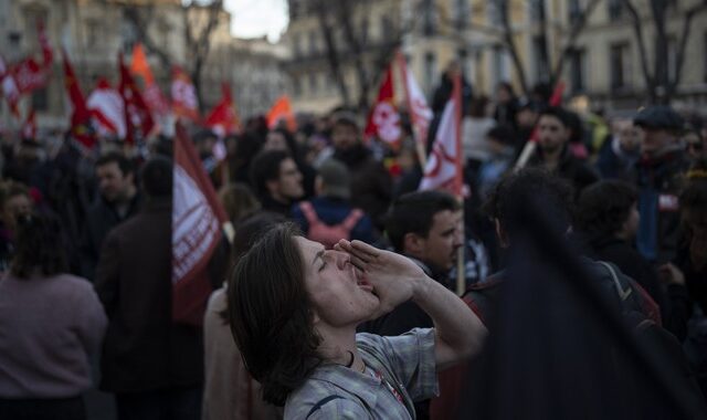 Γαλλία: 217 συλλήψεις στις διαδηλώσεις κατά του συνταξιοδοτικού