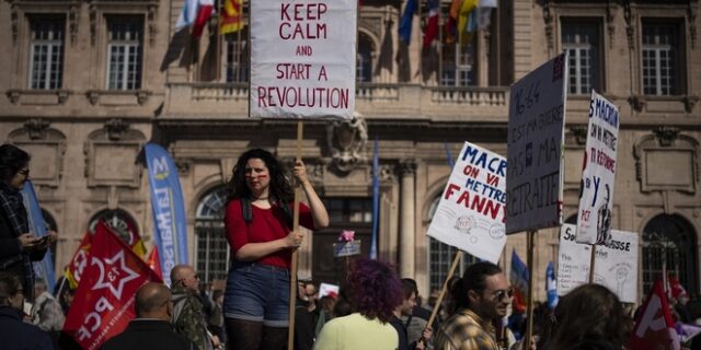 Γαλλία: Μεγαλειώδεις διαδηλώσεις τη δέκατη μέρα απεργίας – Πλημμύρισαν τους δρόμους της χώρας ξανά οι πολίτες
