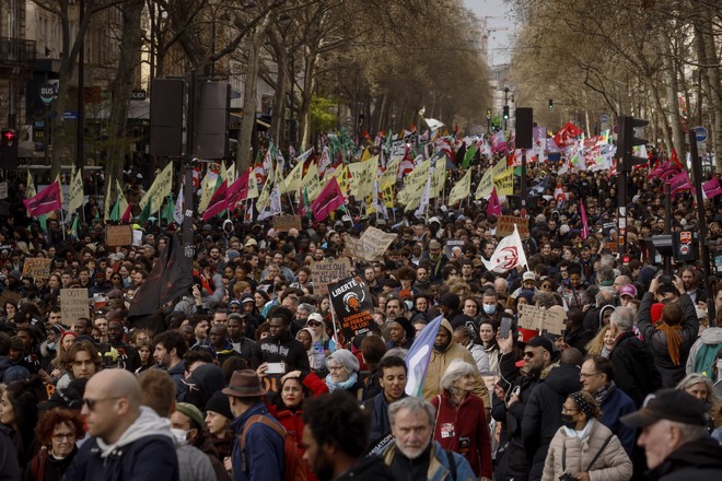 Γαλλία: Ανυποχώρητοι οι πολίτες – Νέες διαδηλώσεις για το συνταξιοδοτικό