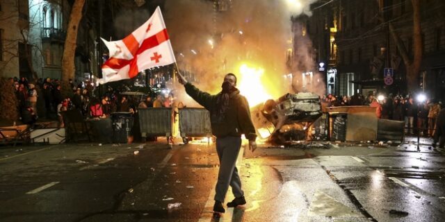 Γεωργία: Αποσύρθηκε ο νόμος περί “ξένων πρακτόρων” – Η Ρωσία καταγγέλλει “απόπειρα” πραξικοπήματος