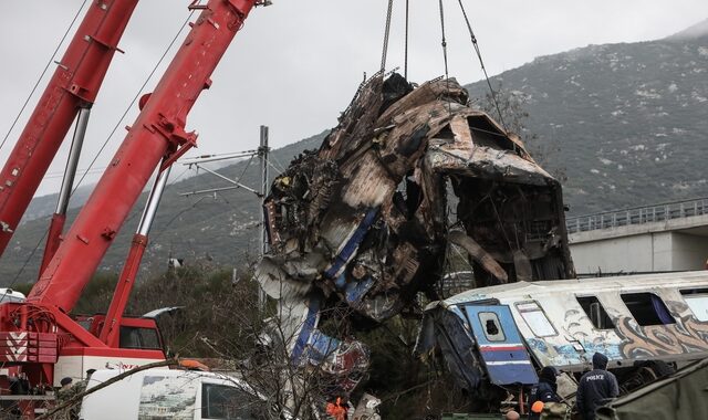 Τέμπη: Στο βαγόνι του εστιατορίου επικεντρώνονται οι έρευνες – Βίντεο του NEWS 24/7 από το σημείο