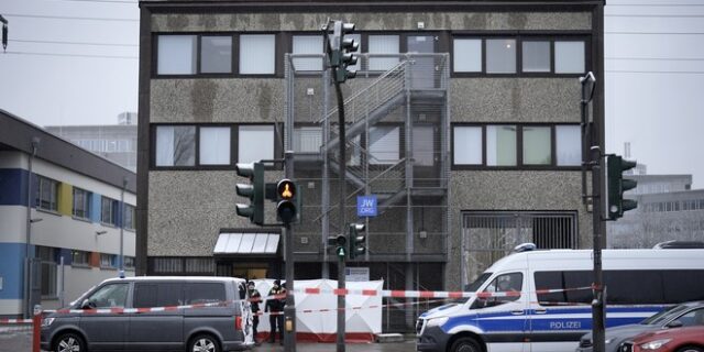 Γερμανία: Έφοδος σε σπίτια υπόπτων για τους “Πολίτες του Ράιχ” – Πυροβολήθηκε αστυνομικός
