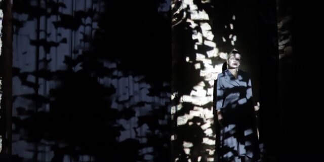 Είδαμε τις Τρωάδες της Violet Louise με τη συγκλονιστική Αγλαΐα Παππά