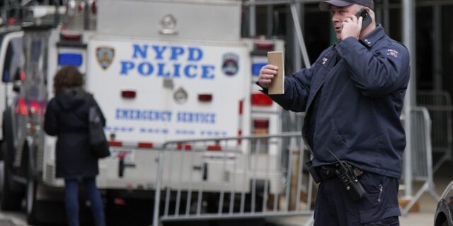 Υπόθεση Τραμπ: Απειλητική επιστολή με λευκή σκόνη στον εισαγγελέα του Μανχάταν