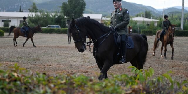 Το ιππικό κατεβαίνει στο Σύνταγμα στην παρέλαση της 25ης Μαρτίου – Τι ξέρουμε για το κόστος επανασύστασης