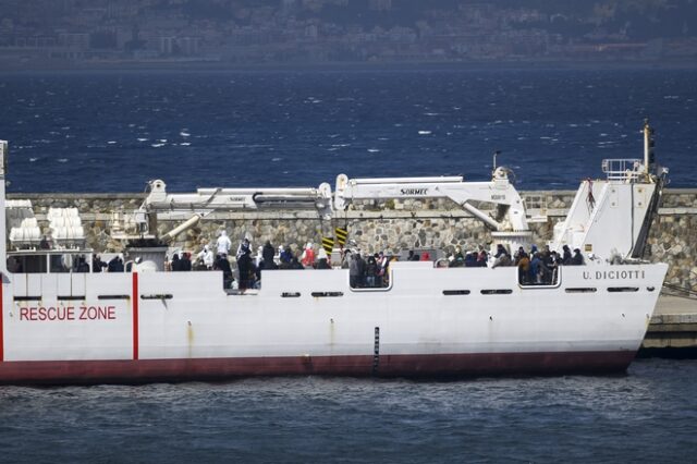 Ιταλία: Υπό κράτηση πλοίο της ΜΚΟ του Banksy – Άνοιγμα για 82.705 νόμιμες εισόδους μεταναστών
