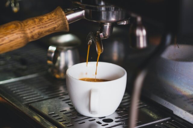 Τέλος εκπτώσεων: 5 μηχανές espresso για να αντικαταστήσετε οικονομικά την καφετιέρα σας