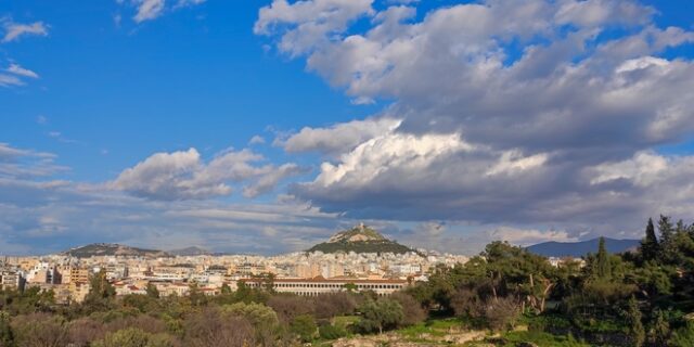 Καιρός: Τοπικές νεφώσεις την Πέμπτη και υψηλές για την εποχή θερμοκρασίες