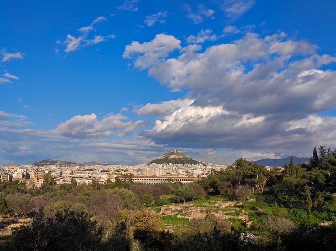 Καιρός Αθήνα: Λίγες νεφώσεις κατά διαστήματα αυξημένες
