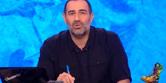 Ράδιο Αρβύλα – Κανάκης: “Τι λέει ο Πορτοσάλτε; Ποια Πίνδος, ποιος Μεταξάς;”