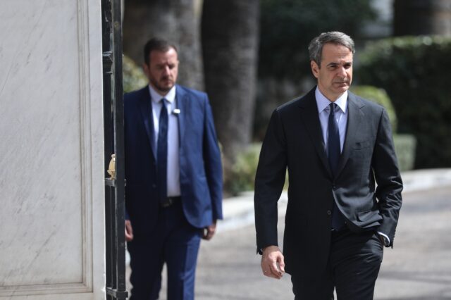 “Μπρος γκρεμός και πίσω ρέμα” για τον Μητσοτάκη η ώρα των εκλογών