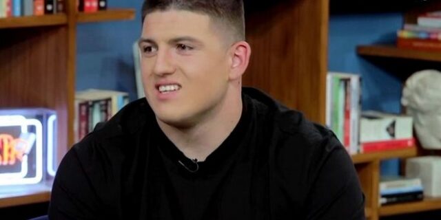 Γιώργος Καρλαύτης: Ο “Greek Freak” του NFL που κατέκτησε το φετινό Super Bowl σε μία συγκινητική εξομολόγηση