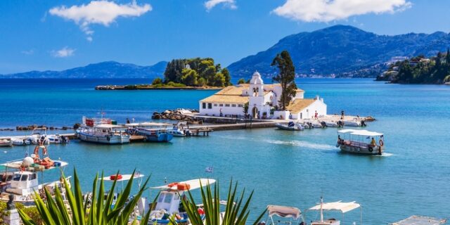 TUI: “Κλείστε τώρα τις διακοπές σας” – Γεμάτα ήδη τα μισά δωμάτια στα ξενοδοχεία σε Κρήτη, Ρόδο, Κω και Κέρκυρα